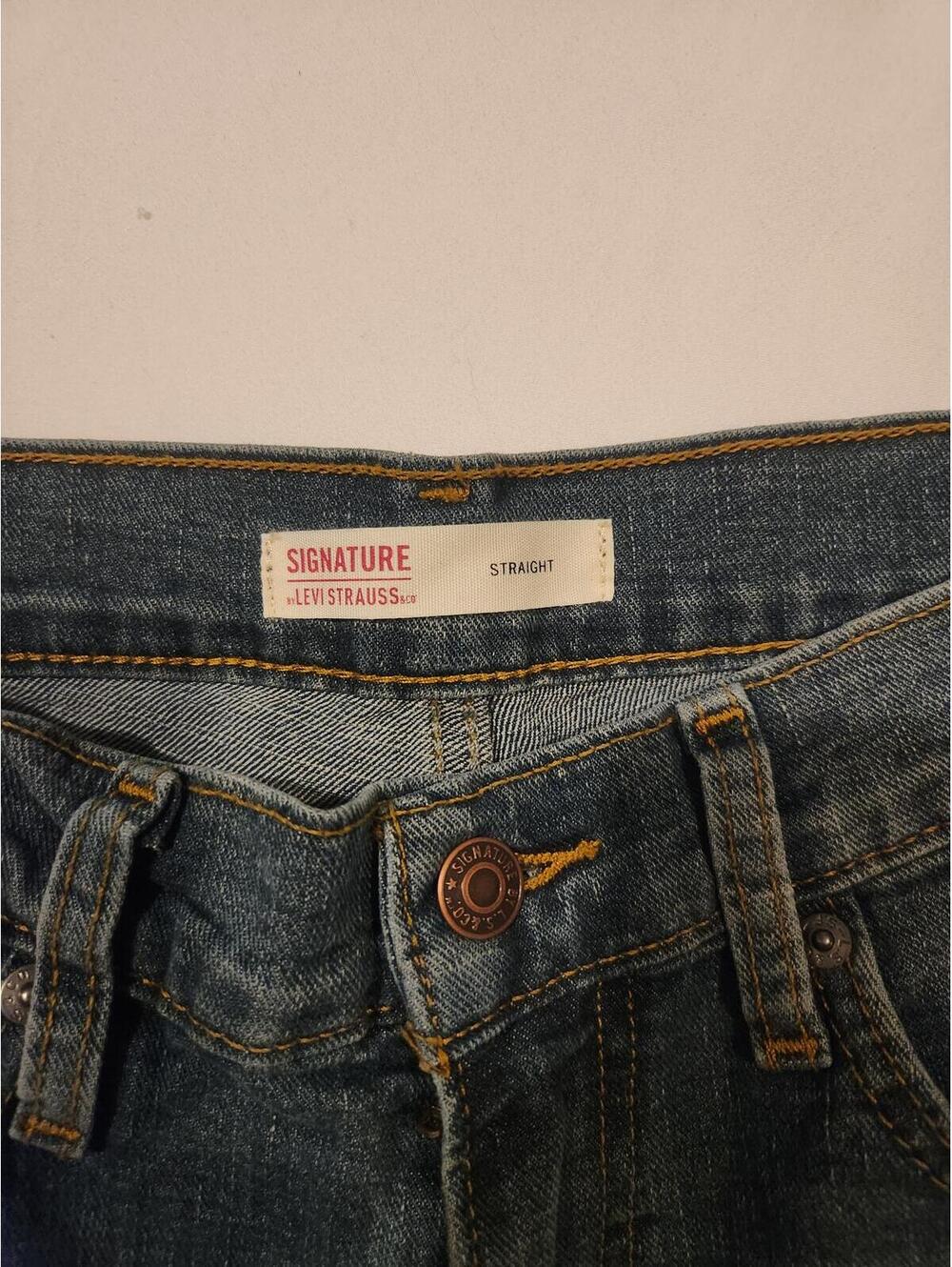 Levi Strauss Signature Medium Wash. Size 30 28 actual inseam Excellent condition - Picture 3 of 6